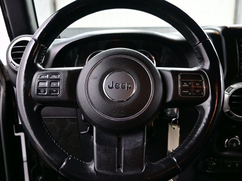 Used 2014 Jeep Wrangler Unlimited Sahara w/ Connectivity Group AWD/4WD image 23