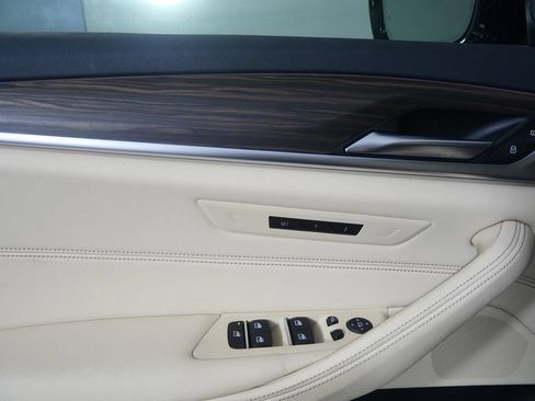 Certified 2023 BMW 530i w/ Convenience Package RWD image 8