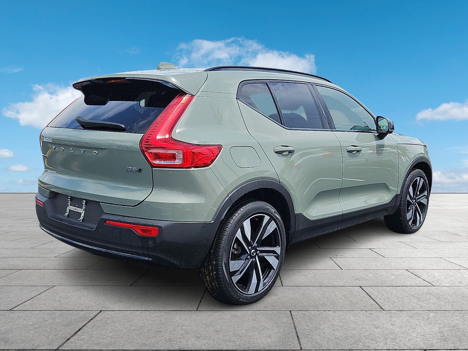 Certified 2023 Volvo XC40 B5 Plus w/ Protection Package Premier AWD/4WD image 6
