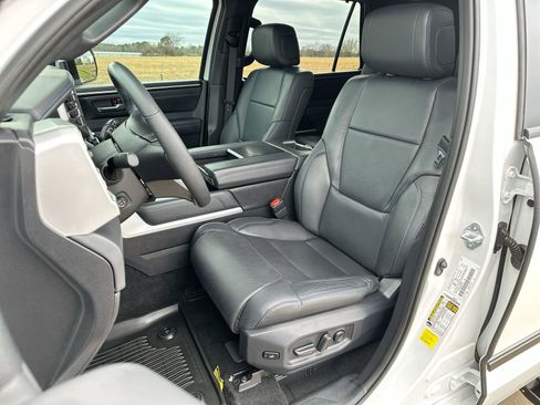 Used 2024 Toyota Sequoia Platinum image 11