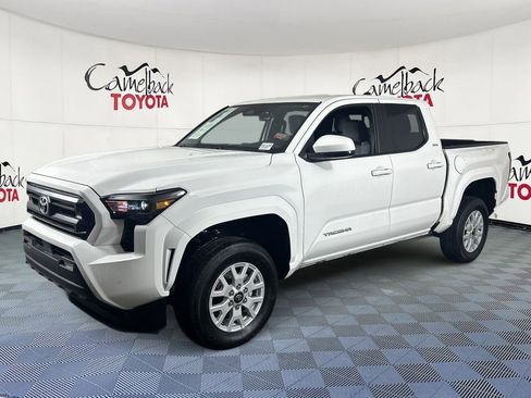Used 2025 Toyota Tacoma SR5 image 2