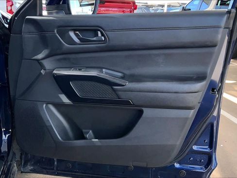 Used 2025 Nissan Pathfinder SV image 25