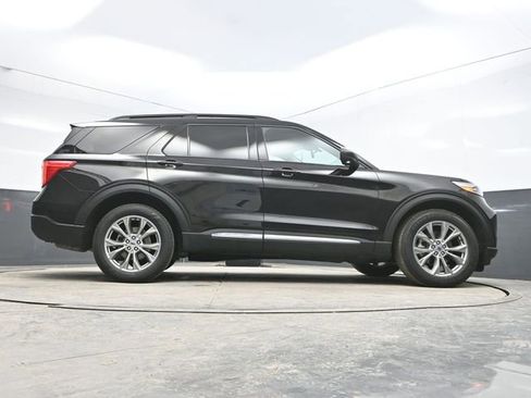 Used 2022 Ford Explorer XLT w/ Equipment Group 202A image 36