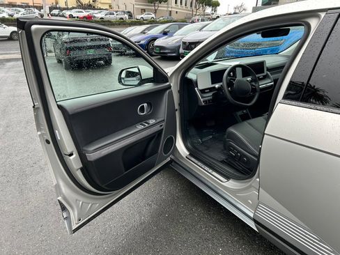 Used 2023 Hyundai Ioniq 5 Limited image 9