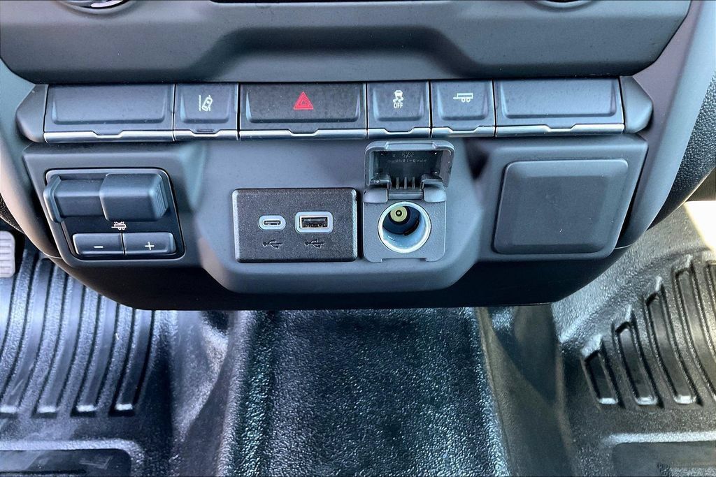 Used 2025 Chevrolet Silverado 2500 W/T RWD image 13