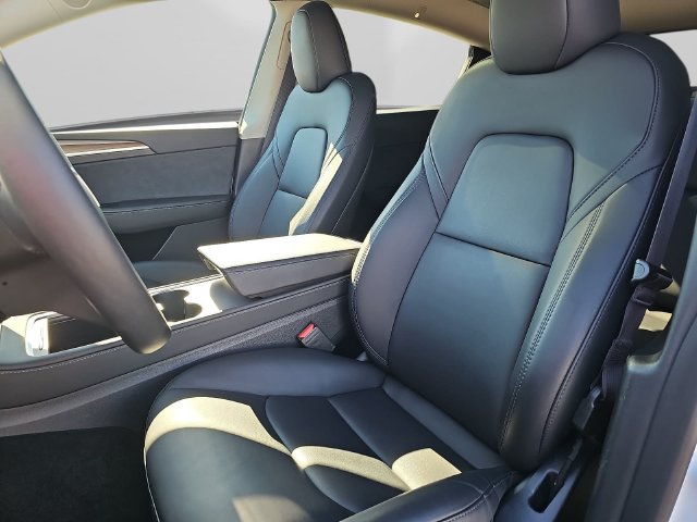 Used 2024 Tesla Model Y Long Range AWD/4WD image 17