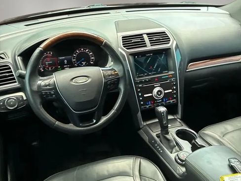 Used 2017 Ford Explorer Platinum AWD/4WD image 11