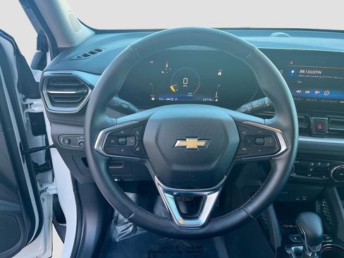 Used 2024 Chevrolet TrailBlazer LT w/ Convenience Package AWD/4WD image 11