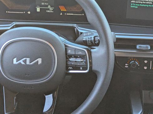 Certified 2025 Kia Sorento LX image 18