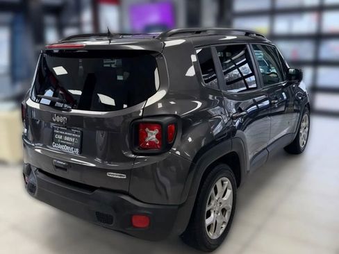 Used 2018 Jeep Renegade Latitude image 4