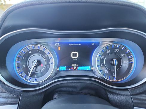 Used 2018 Chrysler 300 Touring image 11