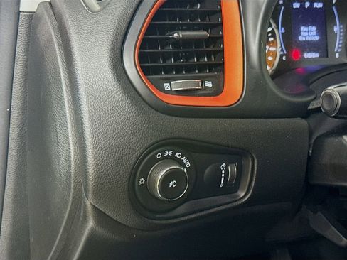 Used 2018 Jeep Renegade Sport w/ Power & Air Group image 10