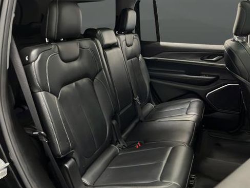 Used 2022 Jeep Grand Cherokee L Limited AWD/4WD image 25