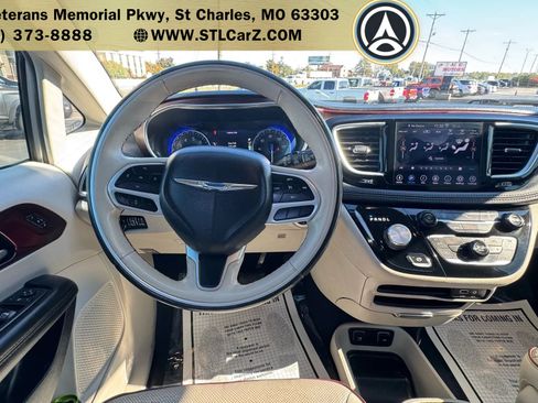 Used 2020 Chrysler Pacifica Limited FWD image 11