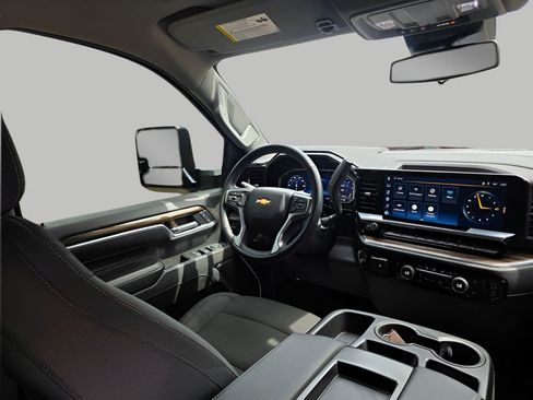 Used 2025 Chevrolet Silverado 2500 LT AWD/4WD image 8