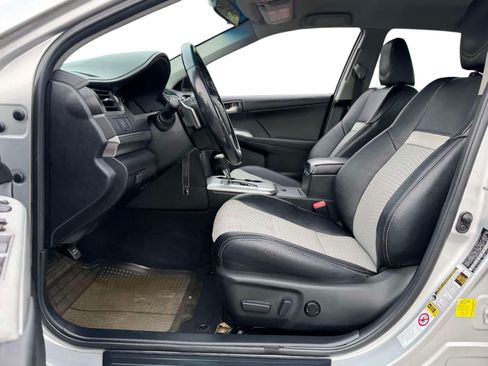 Used 2014 Toyota Camry SE FWD image 9
