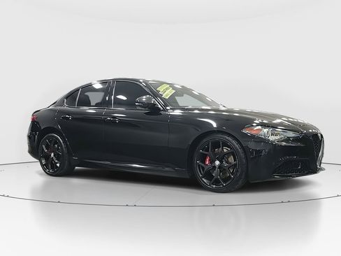 Used 2020 Alfa Romeo Giulia w/ Nero Edizione image 3