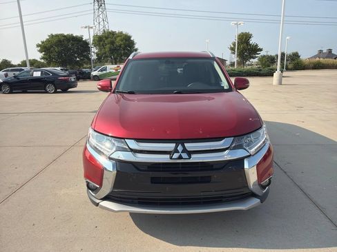 Used 2017 Mitsubishi Outlander SE FWD image 2