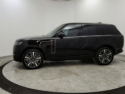 Used 2025 Land Rover Range Rover SE AWD/4WD image 2