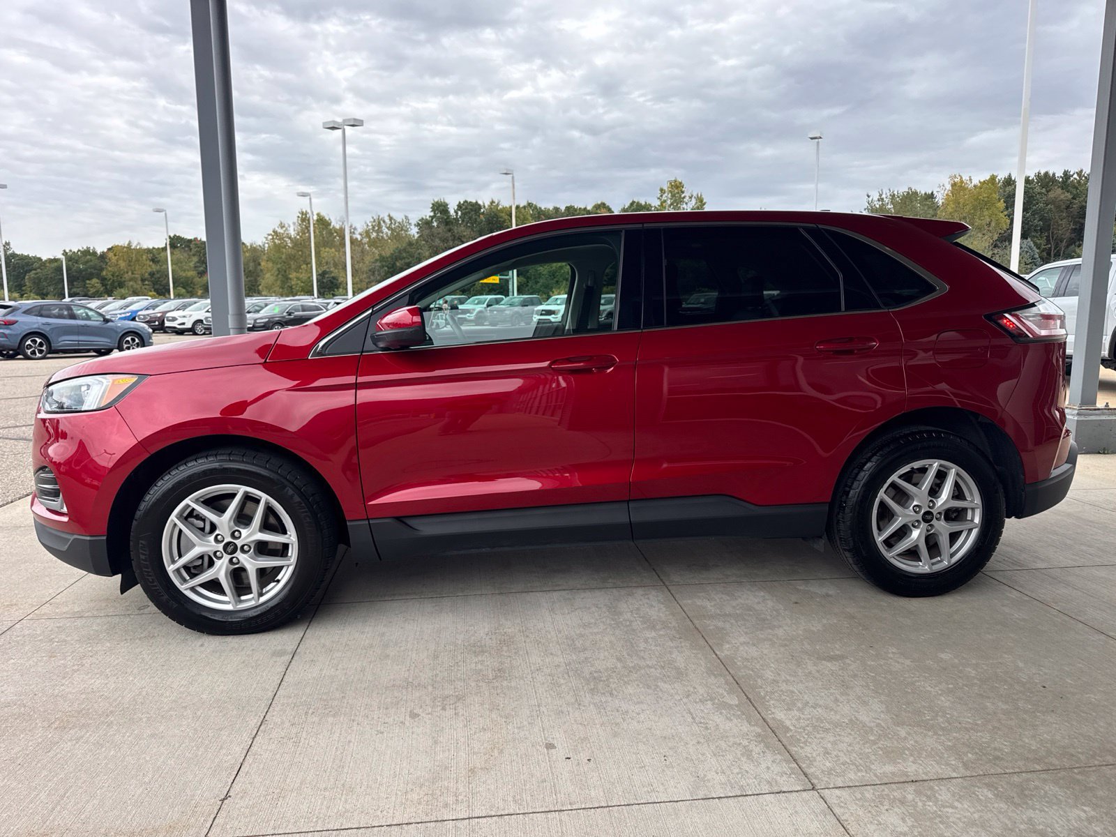 Certified 2024 Ford Edge SEL w/ Convenience Package AWD/4WD image 4