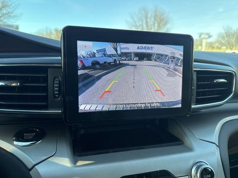 Used 2022 Ford Explorer XLT w/ Equipment Group 202A image 17