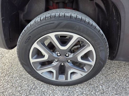 Used 2018 Jeep Renegade Latitude w/ Cold Weather Group AWD/4WD image 10