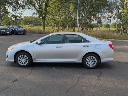 Used 2012 Toyota Camry LE FWD image 7