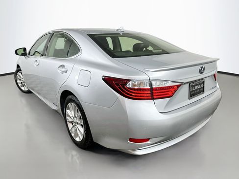 Used 2014 Lexus ES 300h w/ Luxury Package w/Bamboo Trim FWD image 5