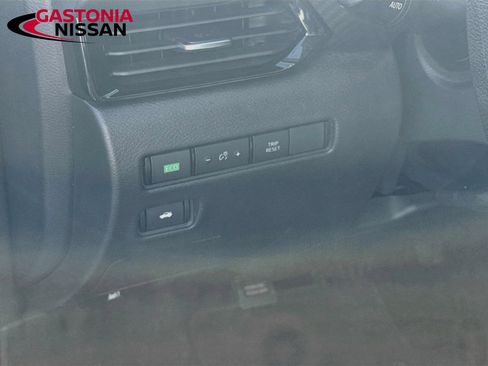 Used 2024 Nissan Sentra SV FWD image 13