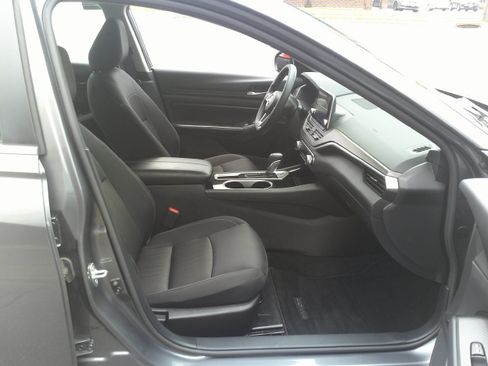 Used 2024 Nissan Altima 2.5 SV FWD image 28