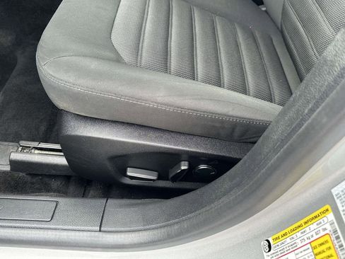 Used 2018 Ford Fusion SE image 19
