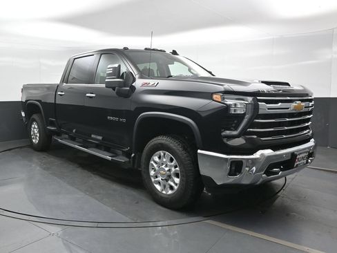 Used 2024 Chevrolet Silverado 2500 LTZ w/ LTZ Convenience Package AWD/4WD image 6