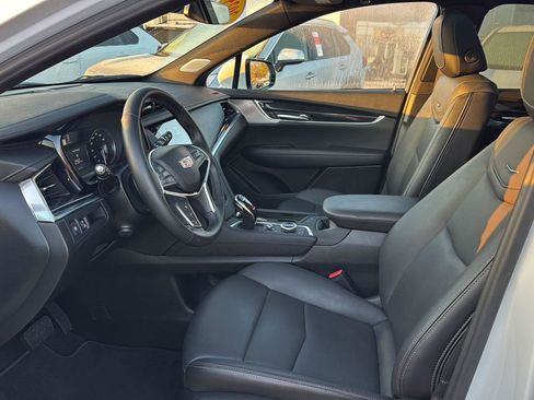 Used 2025 Cadillac XT5 Premium Luxury image 8