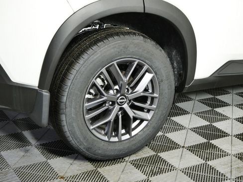 Used 2023 Nissan Rogue S image 9