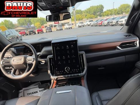 Used 2025 GMC Yukon XL Denali AWD/4WD image 22