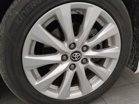Used 2019 Toyota Camry LE FWD image 31