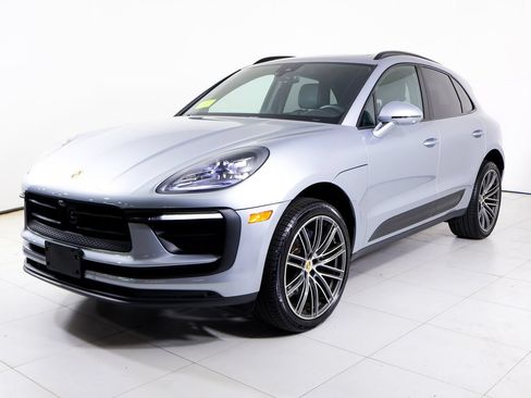 Certified 2026 Porsche Macan AWD/4WD image 1