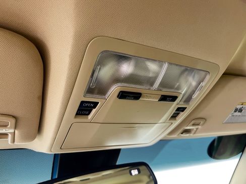 Used 2018 Toyota Avalon XLE Premium image 22