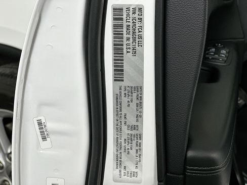 Used 2024 Dodge Durango SXT image 12