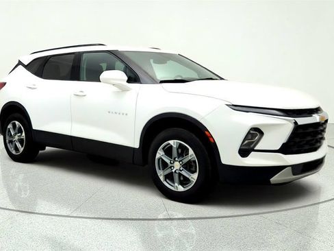 Used 2024 Chevrolet Blazer LT w/ Convenience Package FWD image 3
