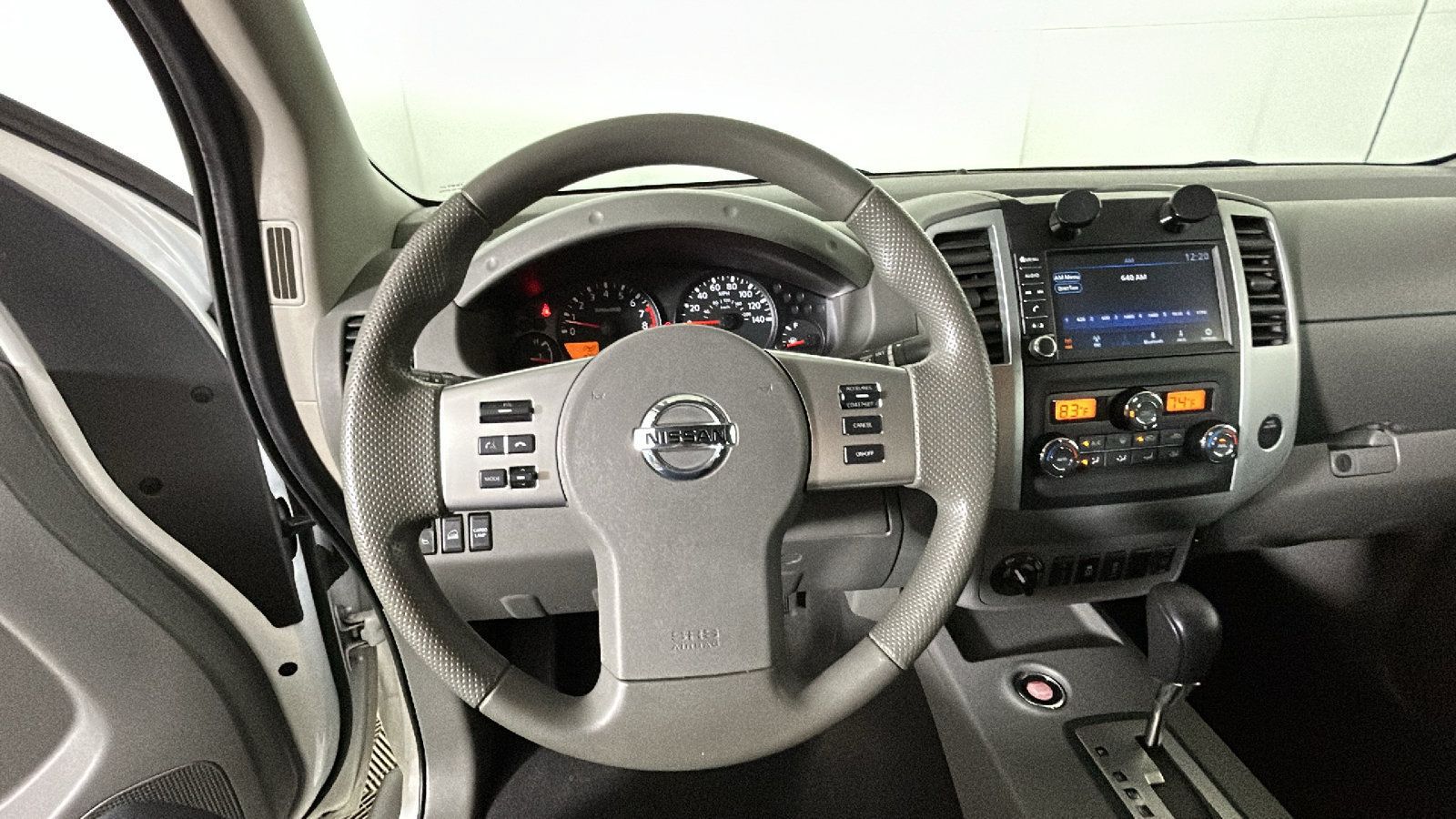 Used 2020 Nissan Frontier SV w/ Midnight Edition Floor Mats AWD/4WD image 17