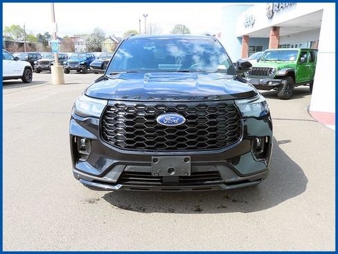 Used 2025 Ford Explorer ST-Line w/ ST-Line Street Pack AWD/4WD image 3