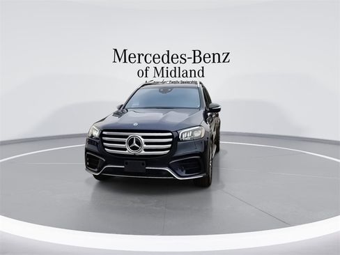 Used 2024 Mercedes-Benz GLS 580 4MATIC image 3