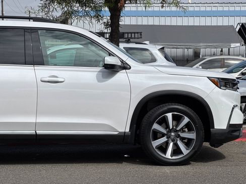 Certified 2023 Honda Pilot Touring image 36