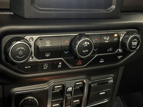 Used 2021 Jeep Wrangler Unlimited Sport AWD/4WD image 18