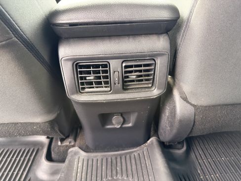 Used 2022 Toyota RAV4 LE FWD image 22