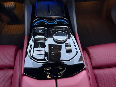 Certified 2025 BMW i5 xDrive40 w/ M Sport Package image 28