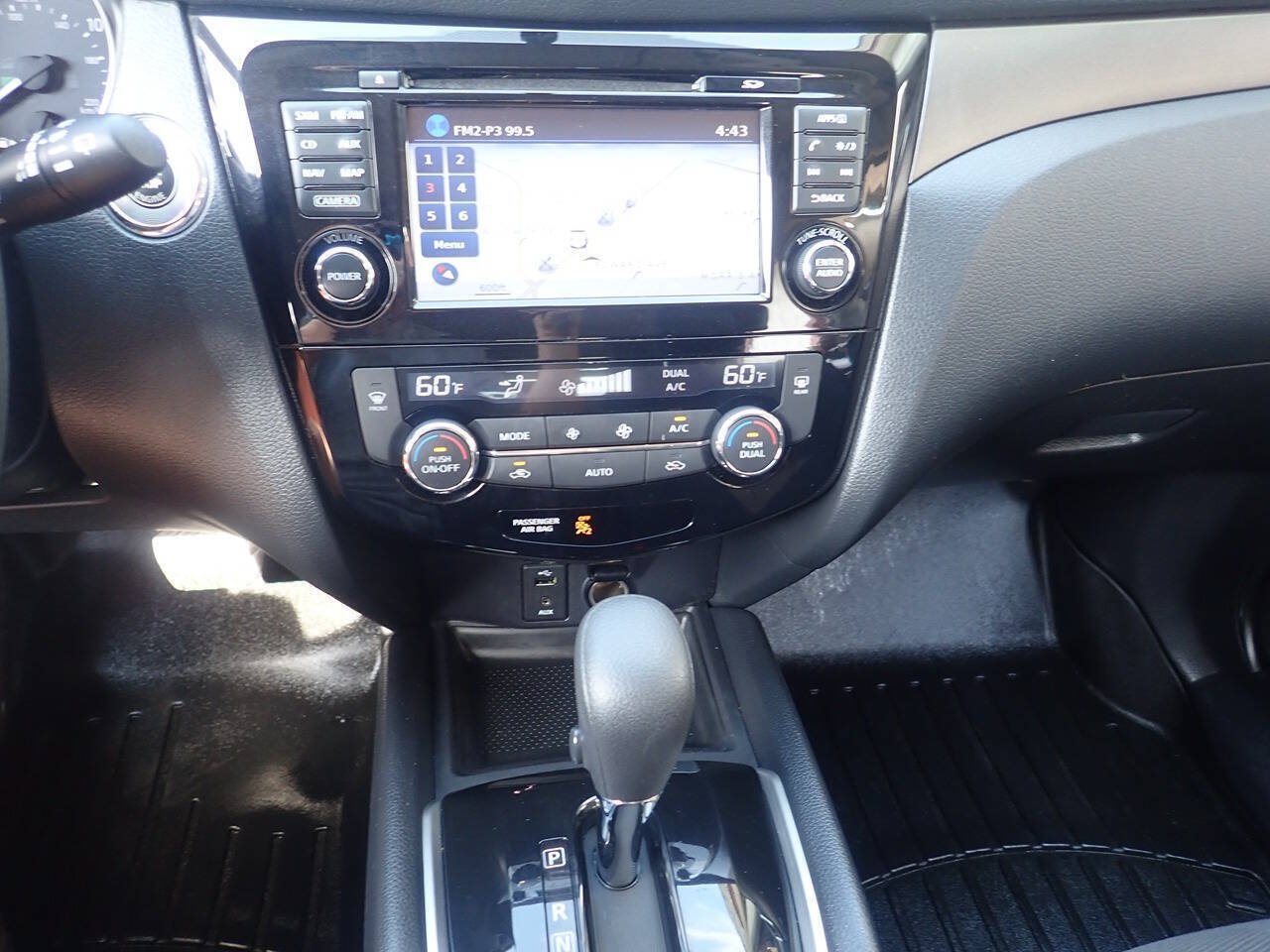 Used 2016 Nissan Rogue SV w/ SV Premium Package AWD/4WD image 4