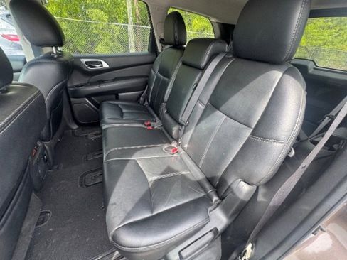 Used 2015 Nissan Pathfinder SL image 9