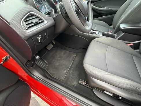 Used 2017 Chevrolet Cruze LT w/ Convenience Package FWD image 33